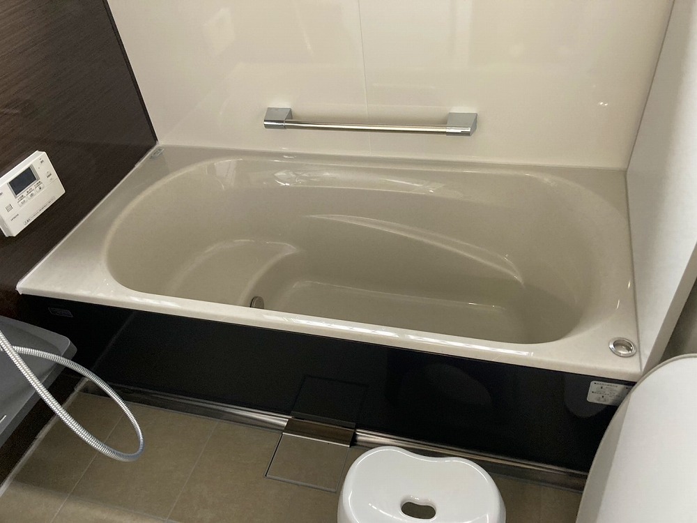 外部からの視線を考慮して窓の位置を変更しました。